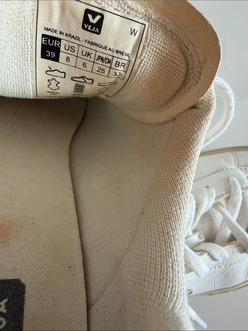 Veja Womens Campo White/Natural Suede Lace-up Sneaker size 8